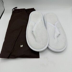 Four Seasons Hotel And Resorts Universal Slippers SIZE MEDIUM White
